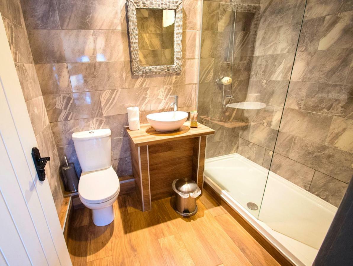 Bed and Breakfast Nik The Greek Burry Port Exterior foto
