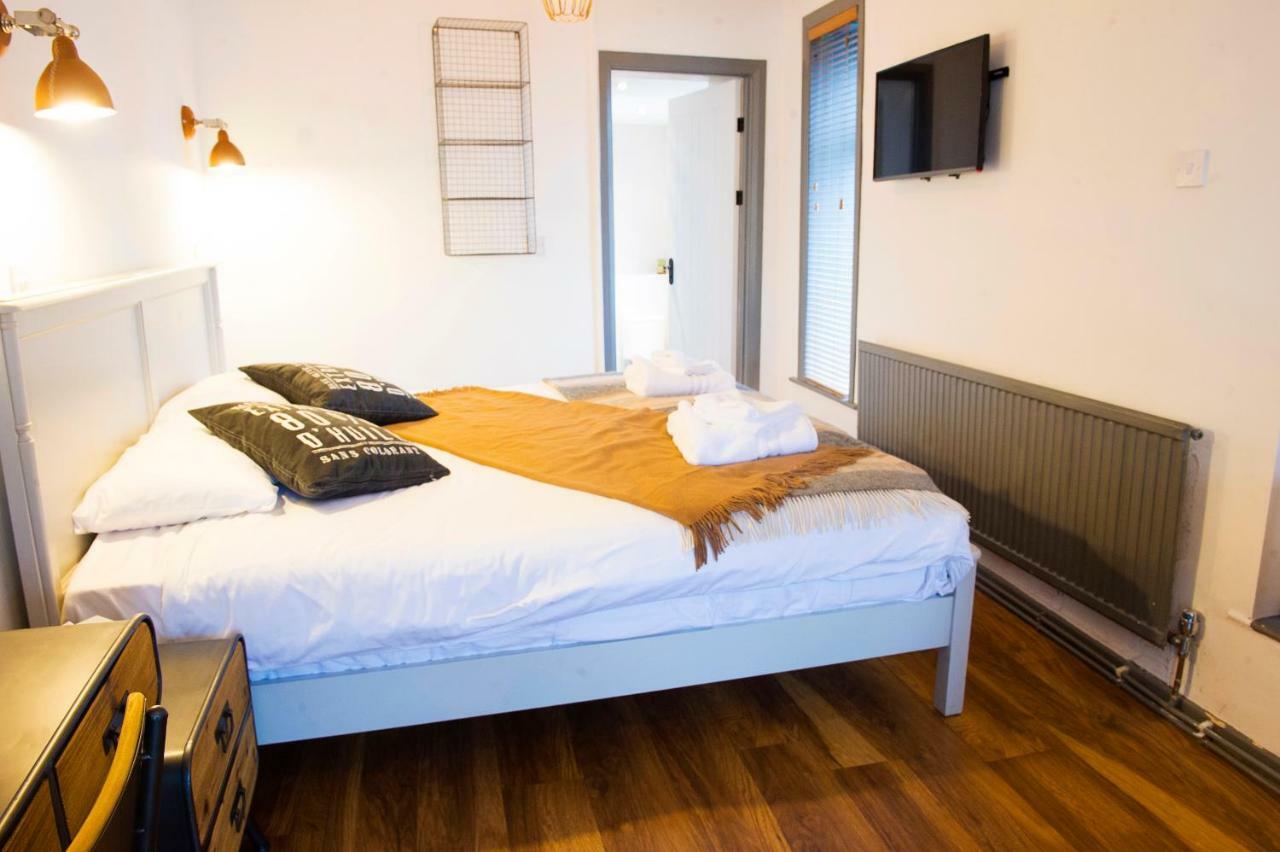 Bed and Breakfast Nik The Greek Burry Port Exterior foto