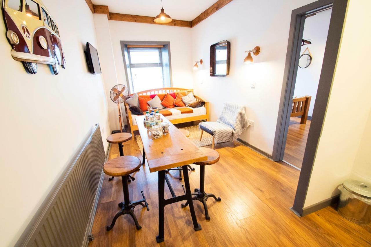 Bed and Breakfast Nik The Greek Burry Port Exterior foto
