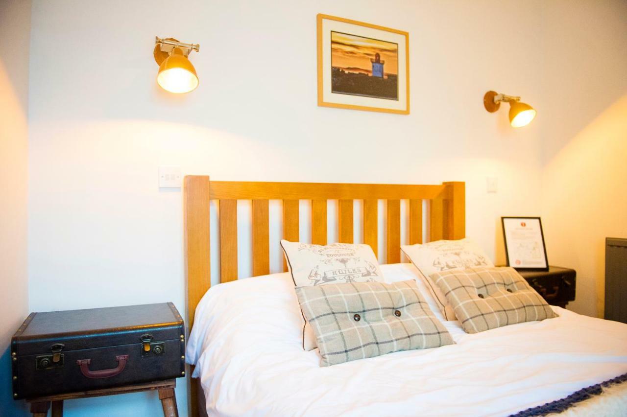 Bed and Breakfast Nik The Greek Burry Port Exterior foto